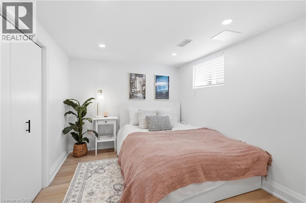 58 Tragina Avenue S, Hamilton, ON - Indoor Photo Showing Bedroom