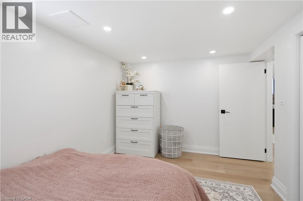 58 Tragina Avenue S, Hamilton, ON - Indoor Photo Showing Bedroom