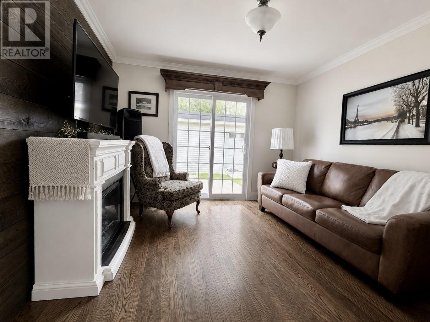 11 Tenth Avenue, Pasadena, NL