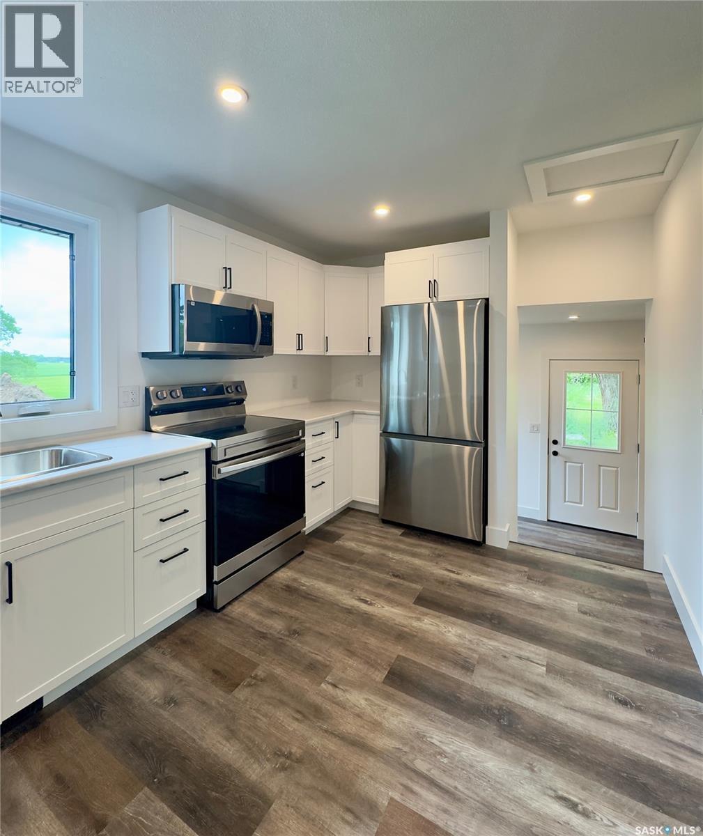 324 Penner Street, Waldheim, SK - Indoor Photo Showing Kitchen With Stainless Steel Kitchen