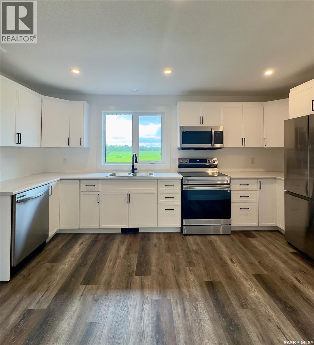 324 Penner Street, Waldheim, SK - Indoor Photo Showing Kitchen With Stainless Steel Kitchen