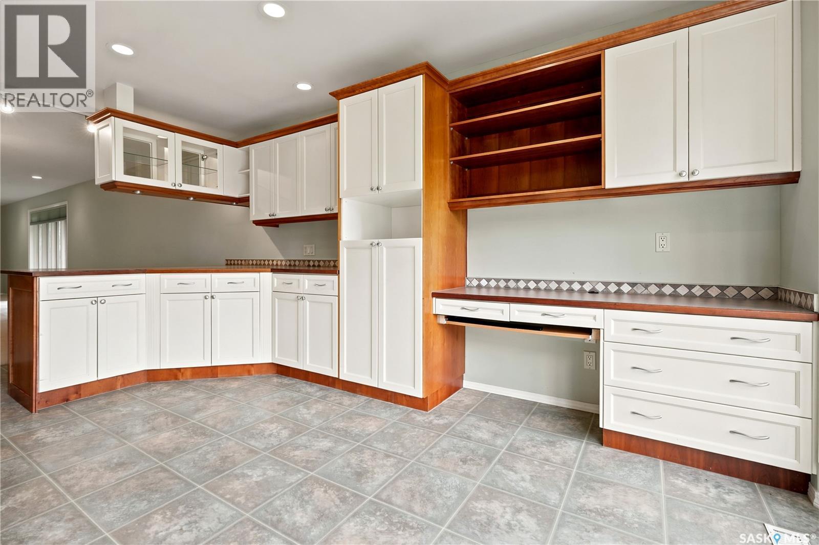 18 Lakeview Place, Regina, SK