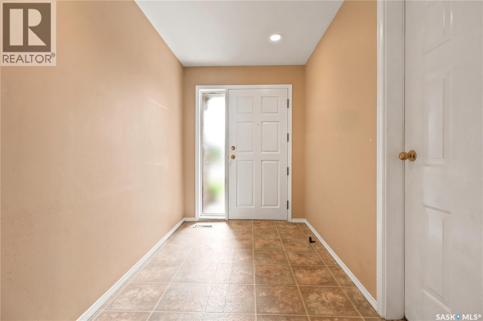 18 Lakeview Place, Regina, SK