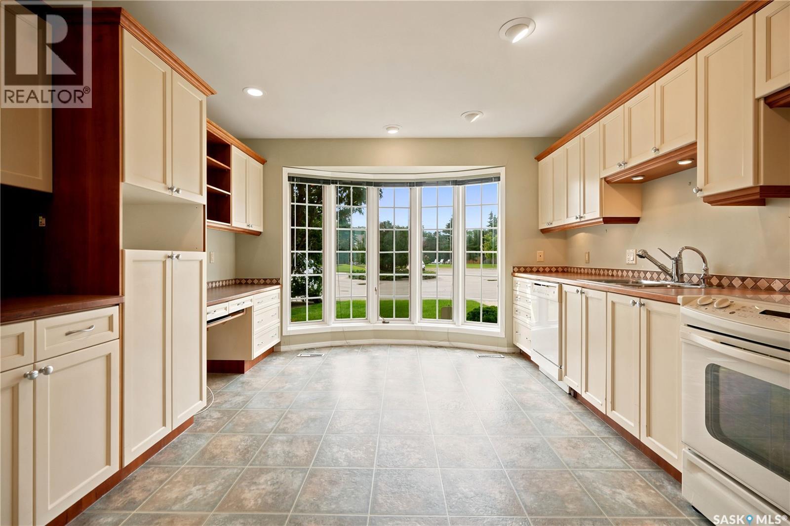 18 Lakeview Place, Regina, SK