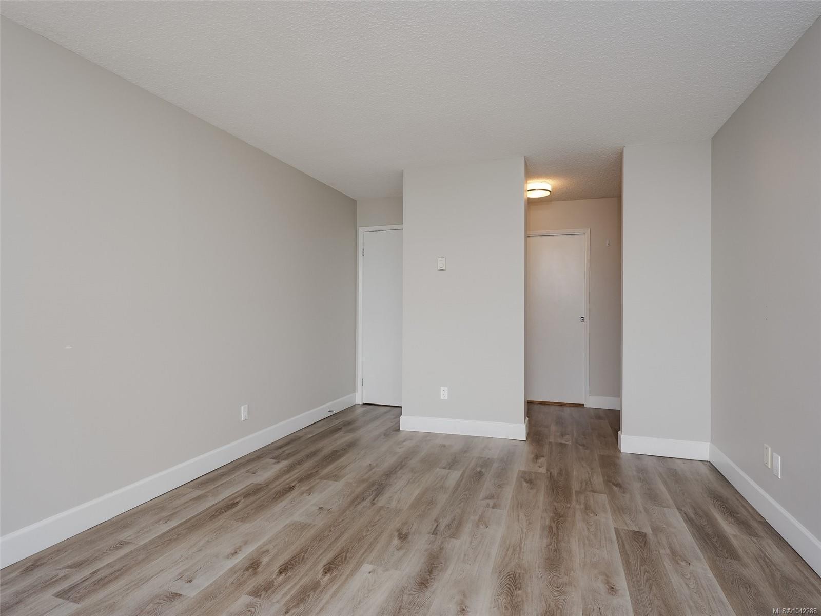 #409-9805 Second St, Sidney, BC