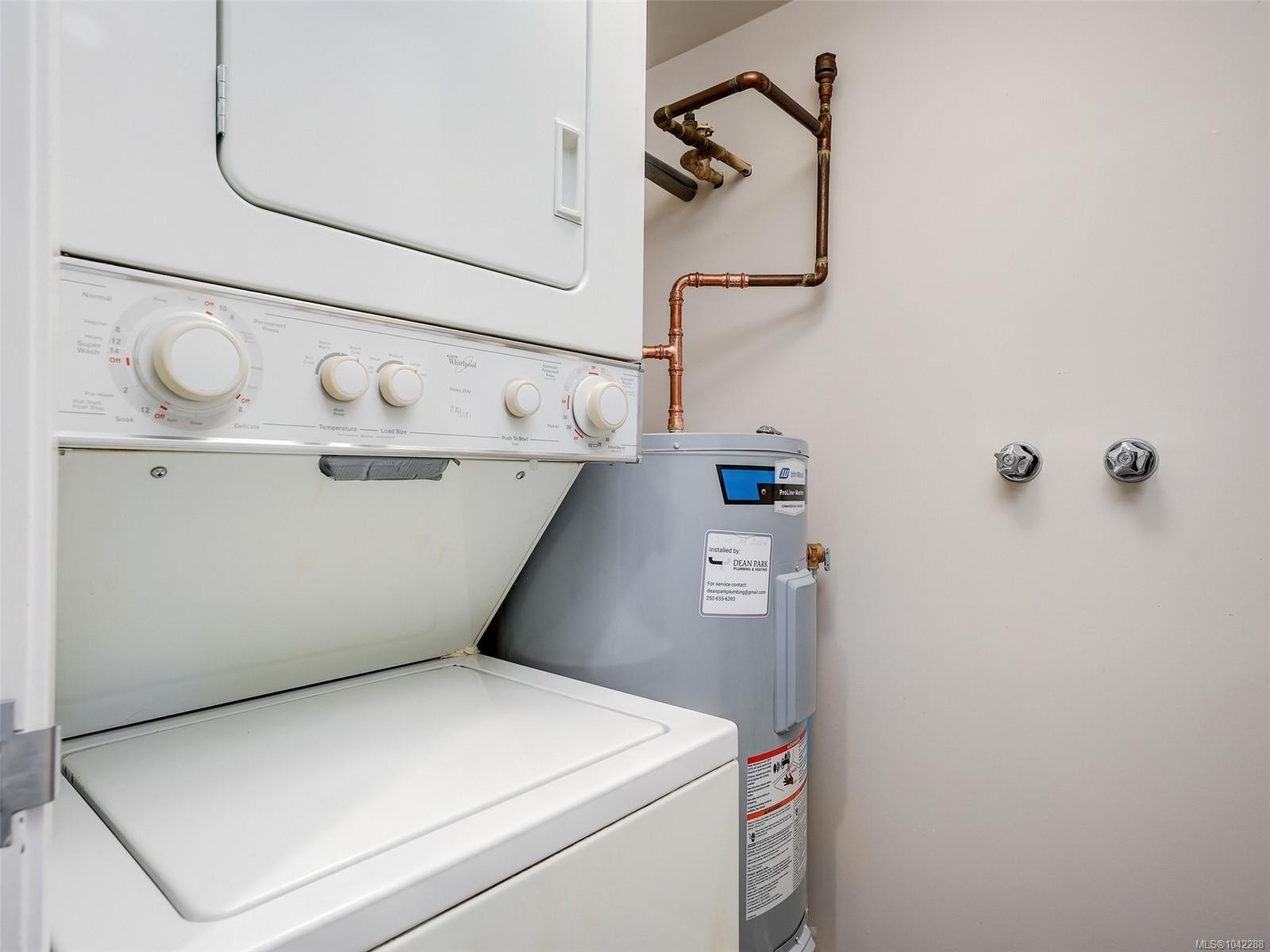 #409-9805 Second St, Sidney, BC
