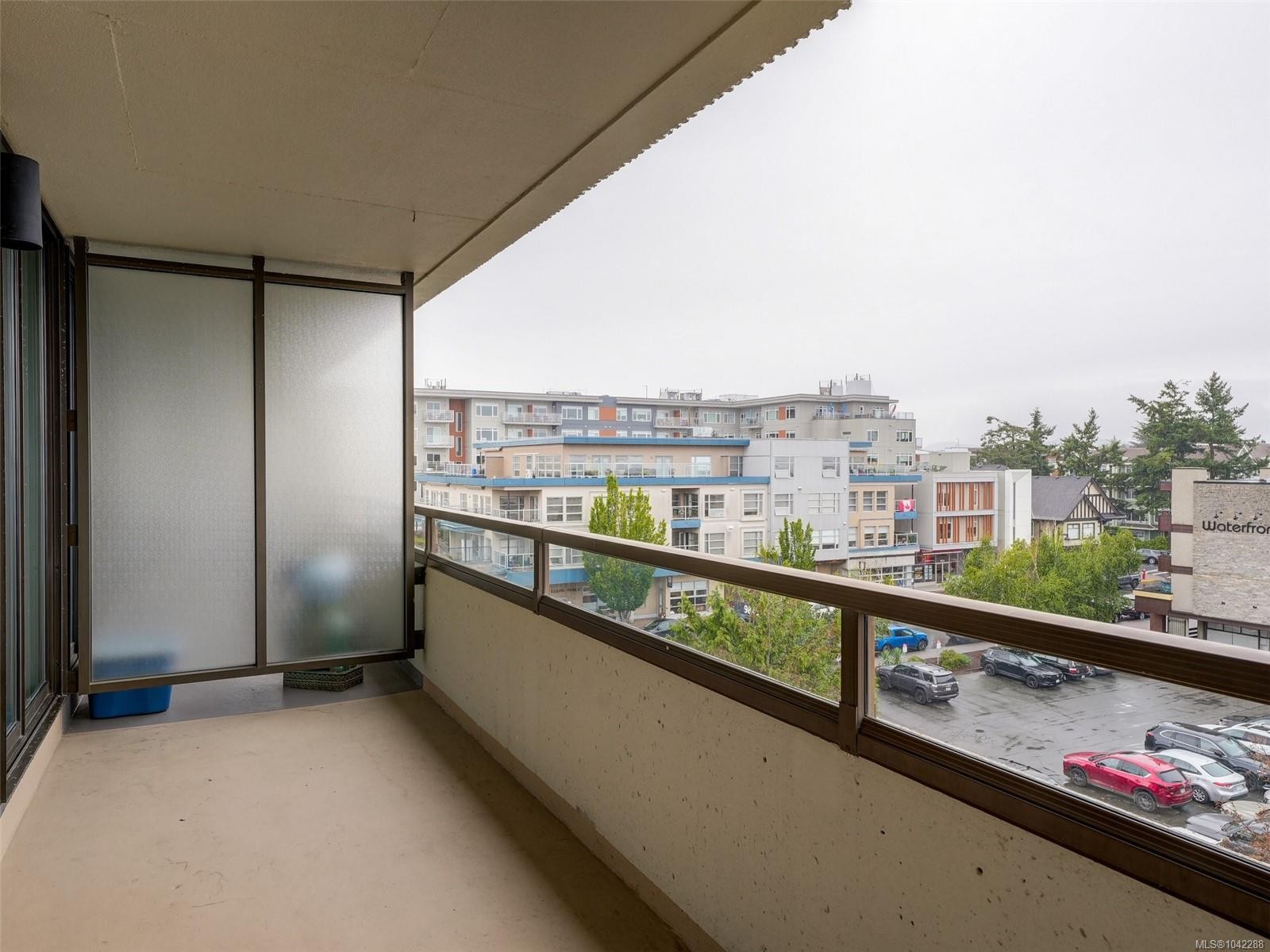 #409-9805 Second St, Sidney, BC