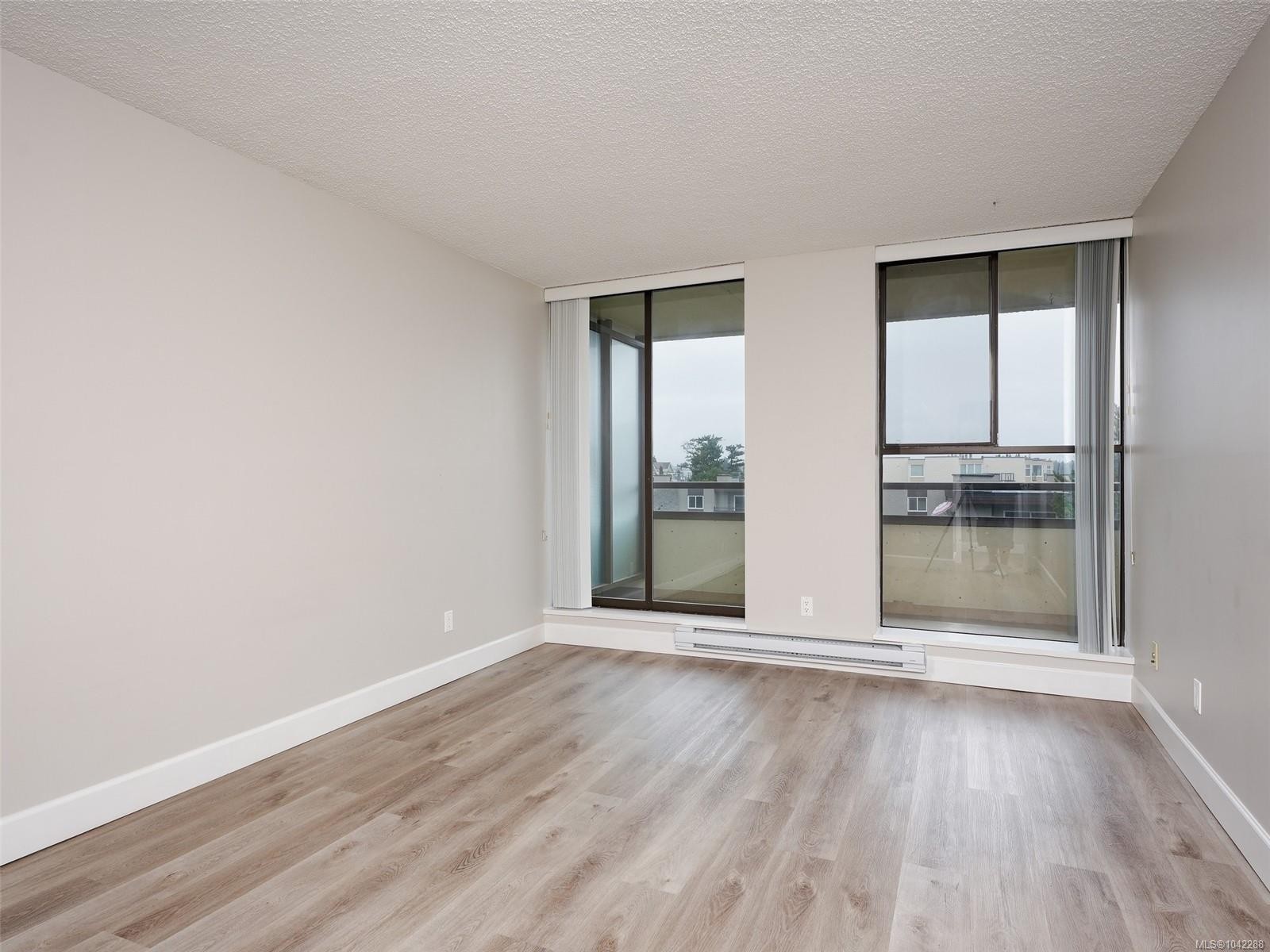 #409-9805 Second St, Sidney, BC