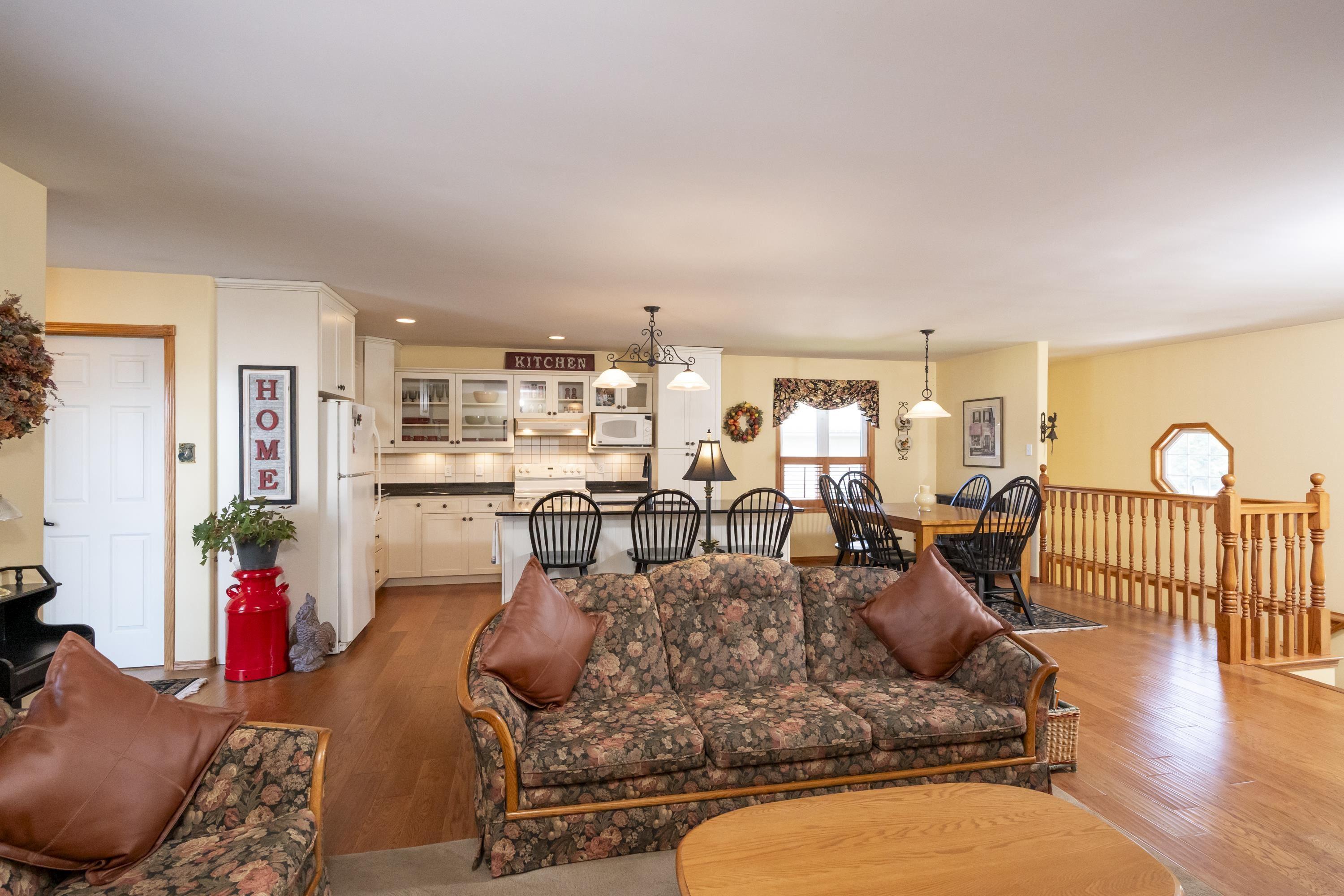 185 Ridgecrest Road, Thunder Bay, ON - Indoor Photo Showing Living Room