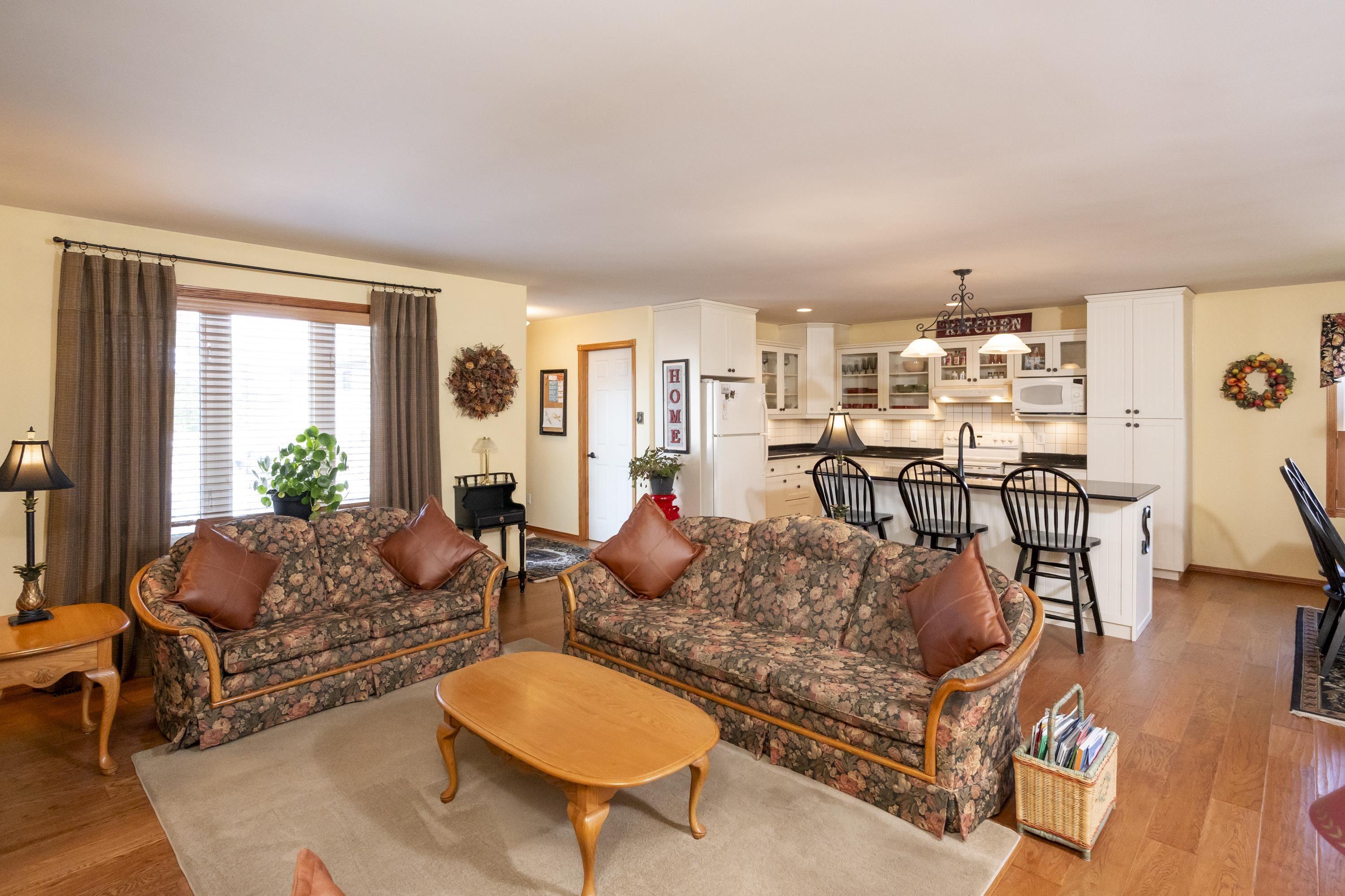 185 Ridgecrest Road, Thunder Bay, ON - Indoor Photo Showing Living Room