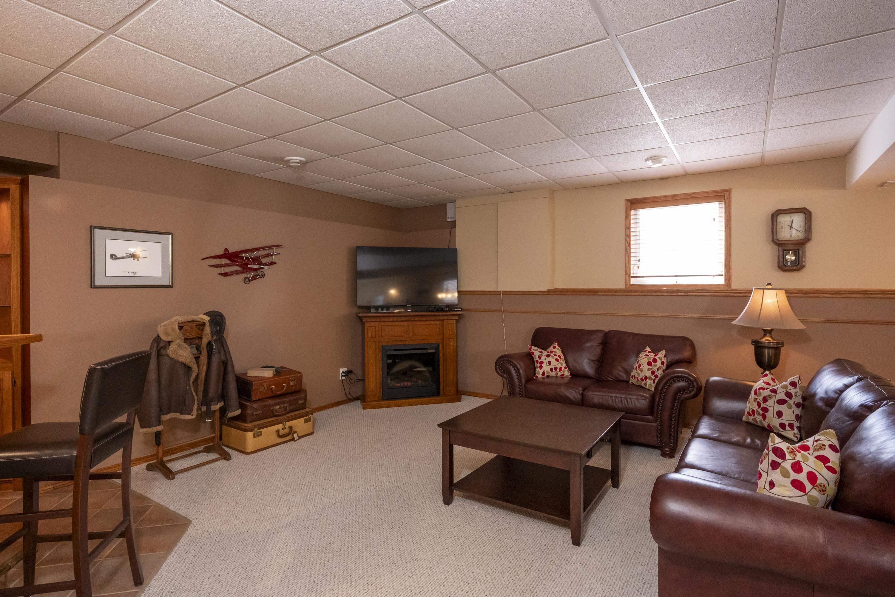 185 Ridgecrest Road, Thunder Bay, ON - Indoor With Fireplace