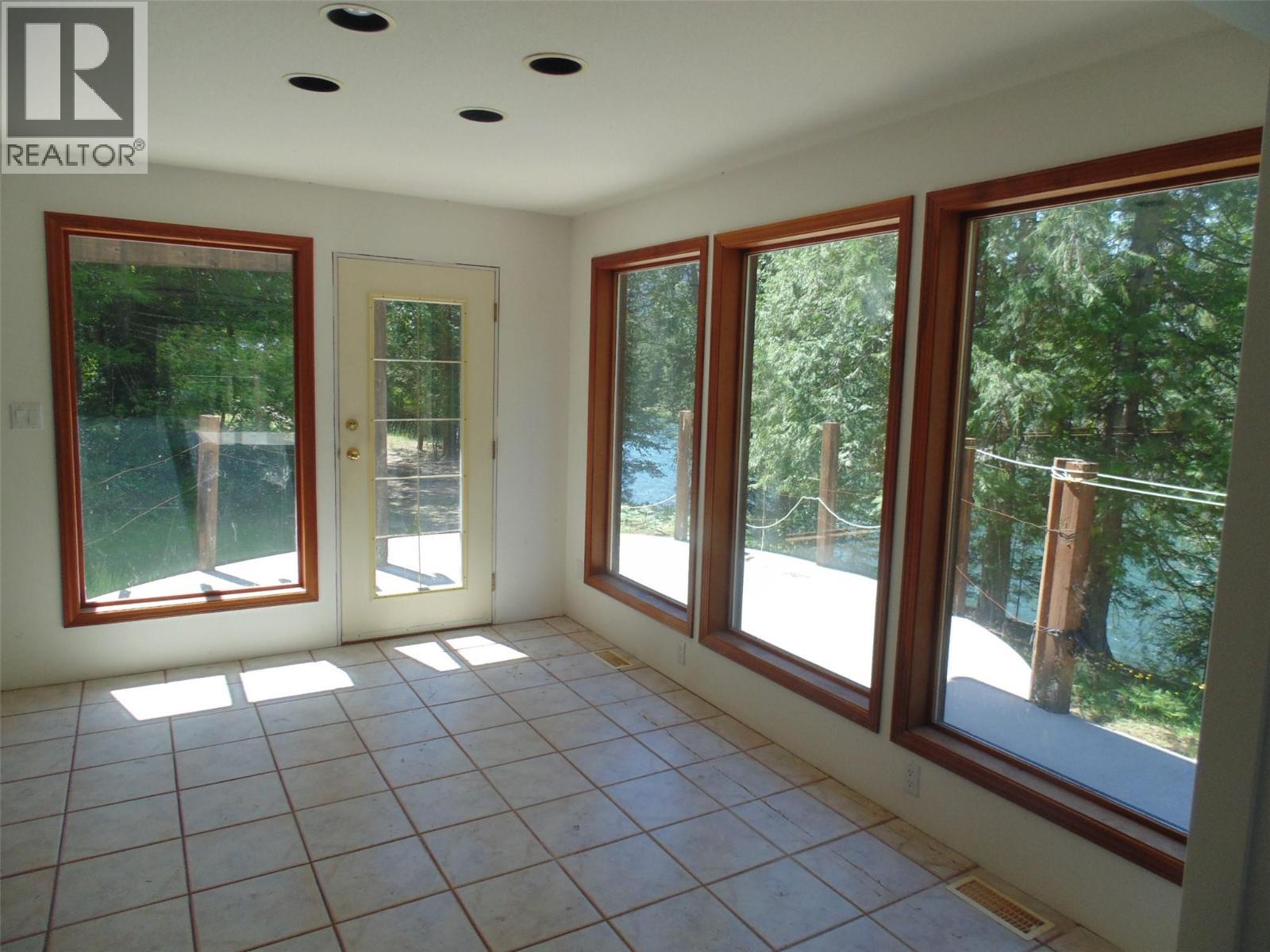 1415 Bridge Road, Crescent Valley, BC - Indoor Photo Showing Other Room