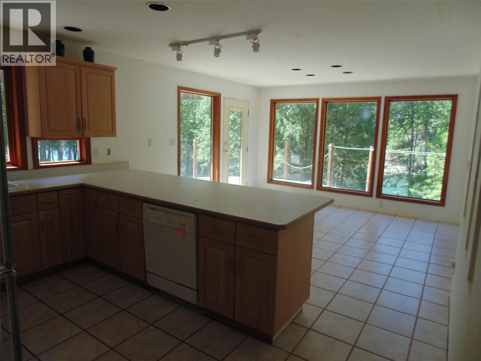 1415 Bridge Road, Crescent Valley, BC - Indoor Photo Showing Kitchen