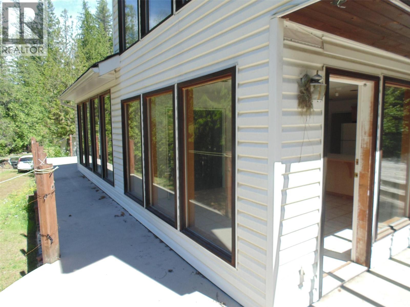 1415 Bridge Road, Crescent Valley, BC - Outdoor With Exterior