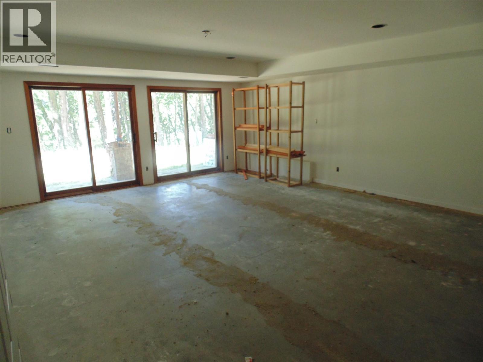 1415 Bridge Road, Crescent Valley, BC - Indoor Photo Showing Other Room