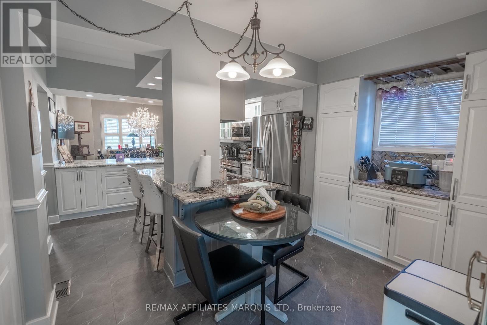 420 Third Street W, Cornwall, ON - Indoor Photo Showing Dining Room