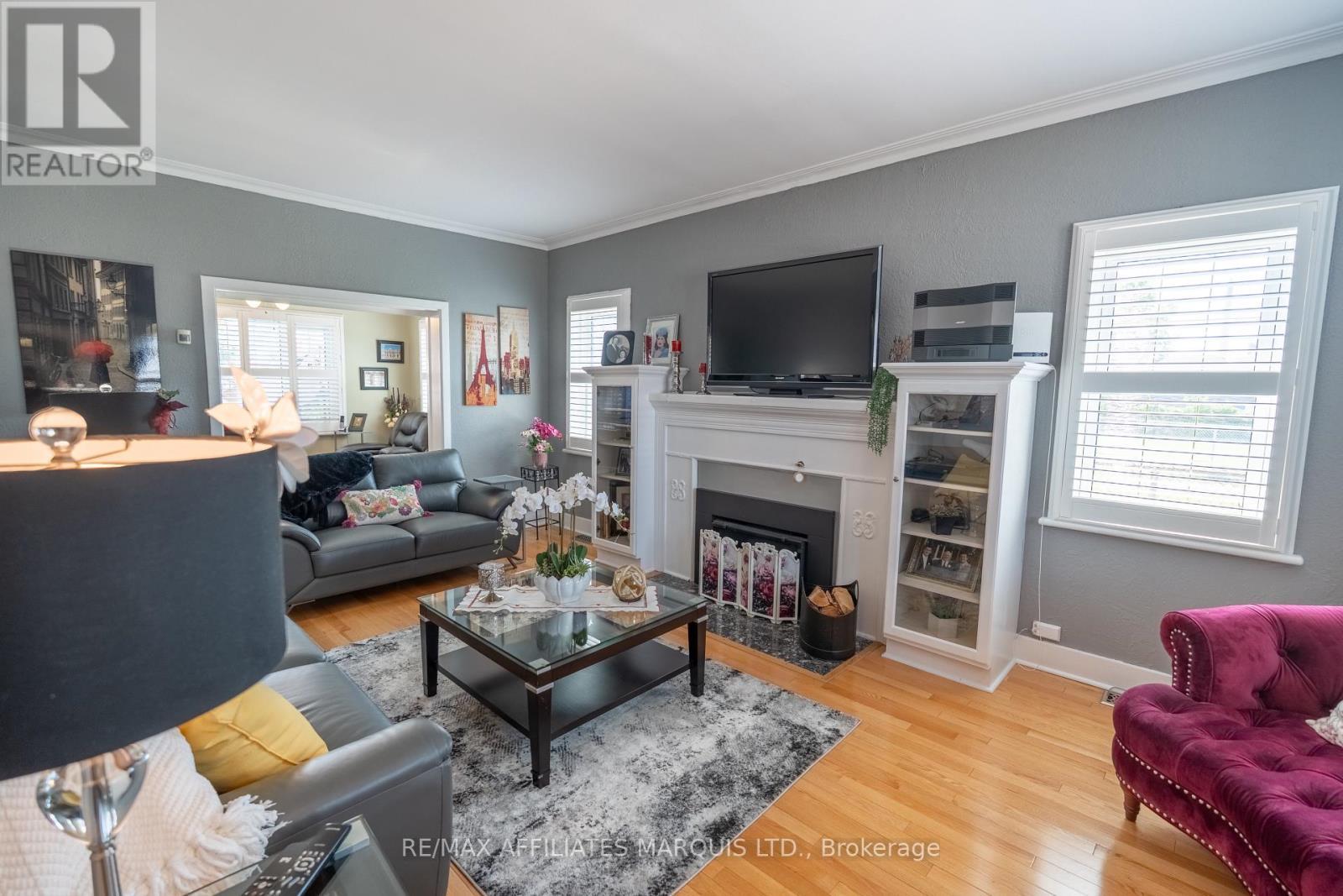 420 Third Street W, Cornwall, ON - Indoor Photo Showing Living Room With Fireplace