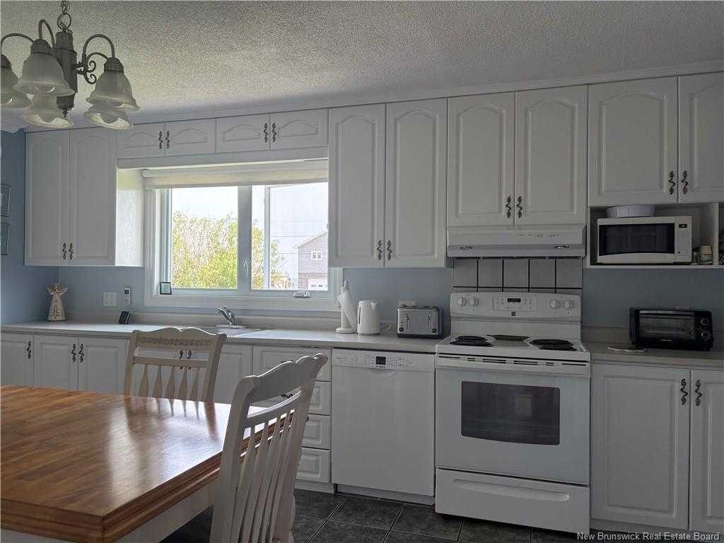 75 Rue Des Chalets, Pointe-Verte, NB