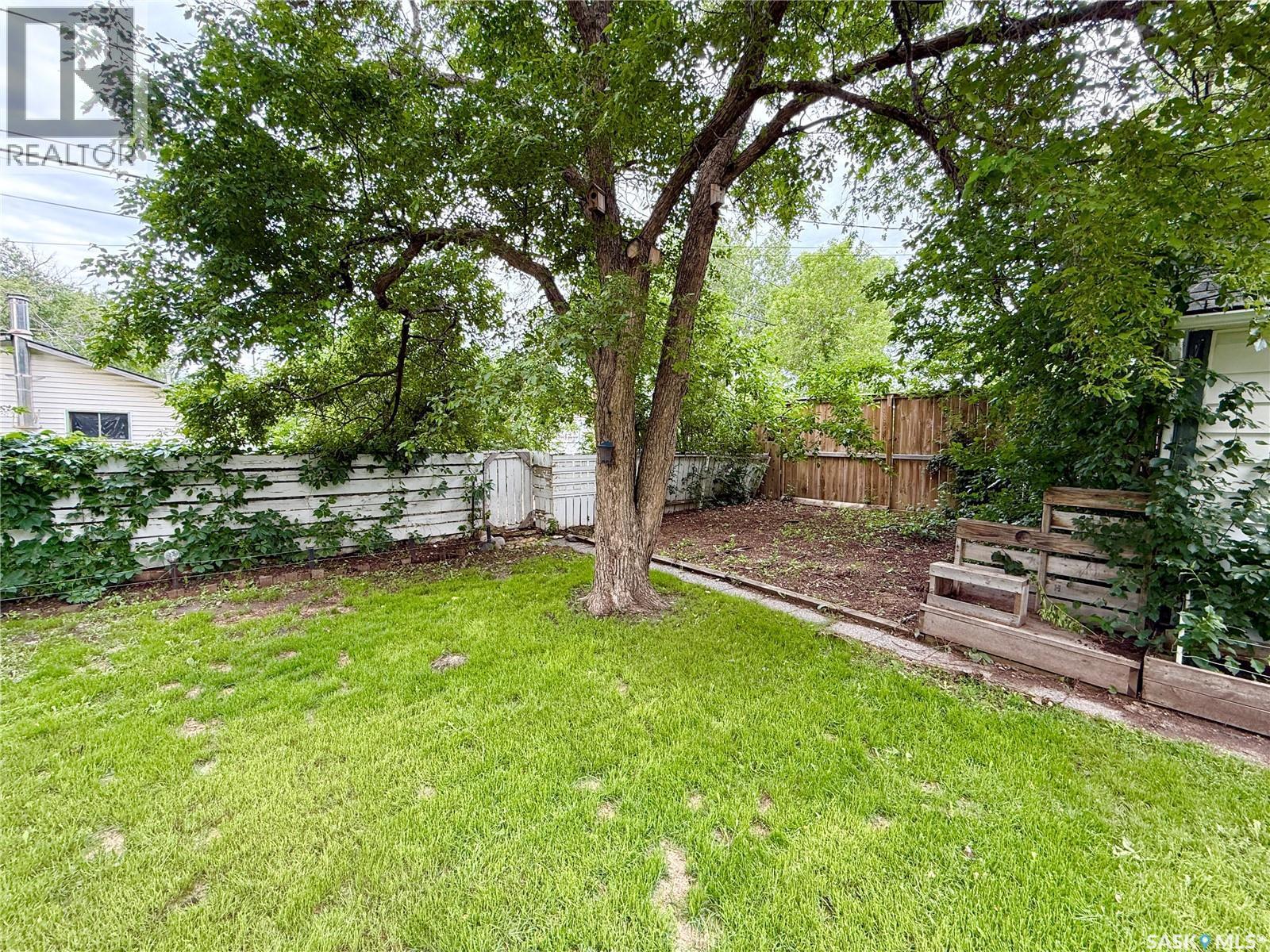 431 Qu'Appelle Street, Weyburn, SK