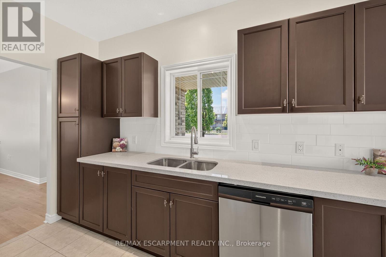 14 Ecker Lane, Hamilton, ON