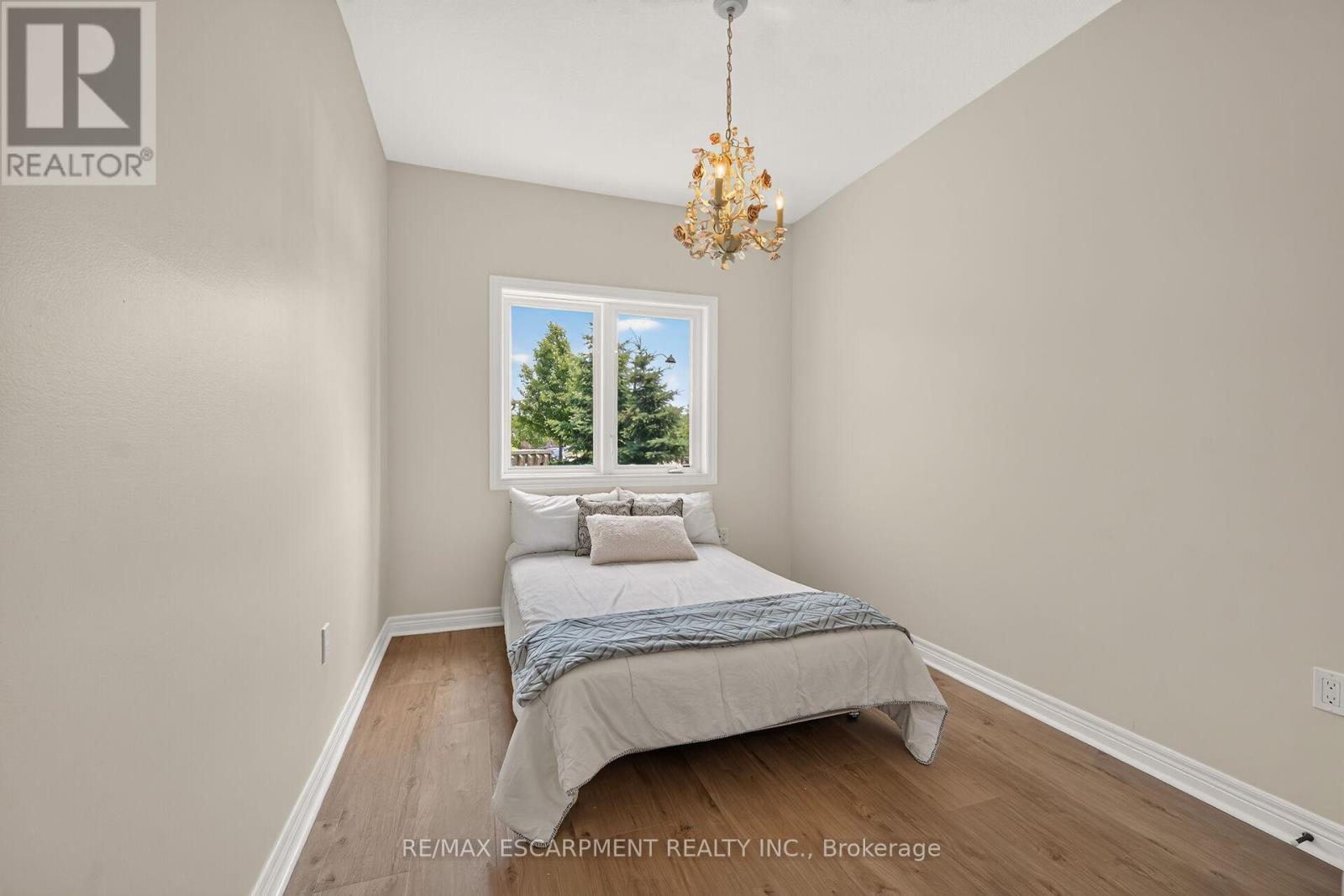 14 Ecker Lane, Hamilton, ON