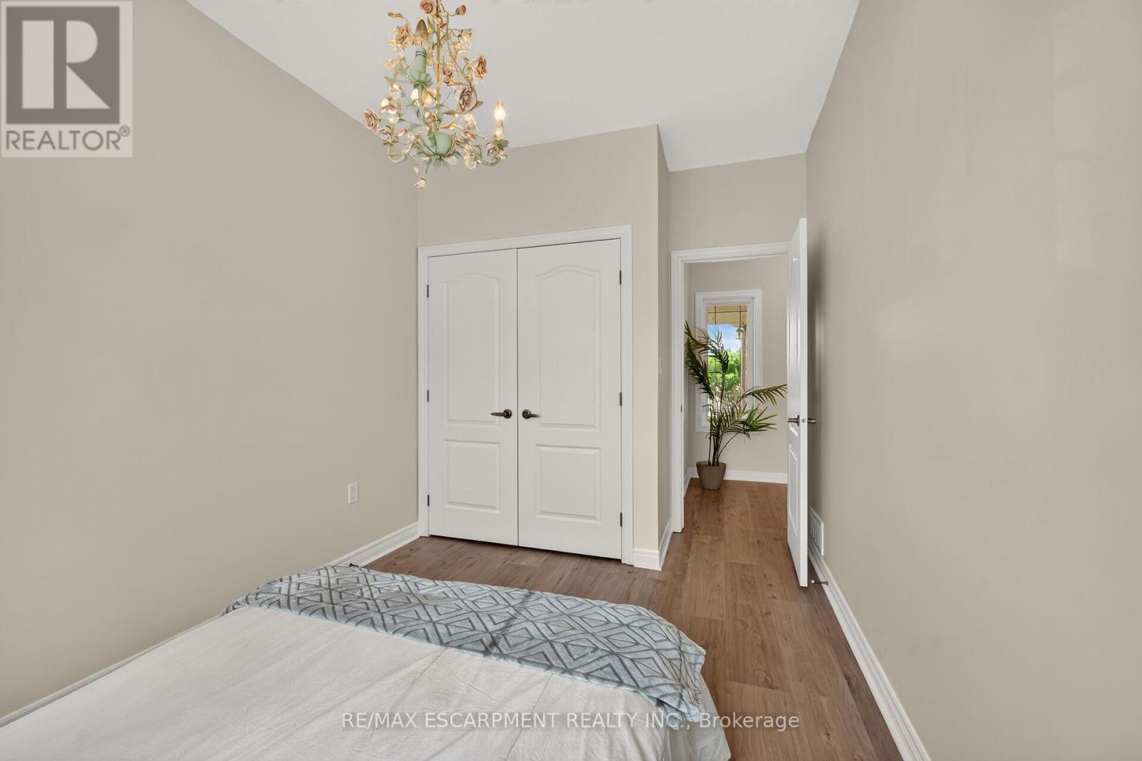 14 Ecker Lane, Hamilton, ON