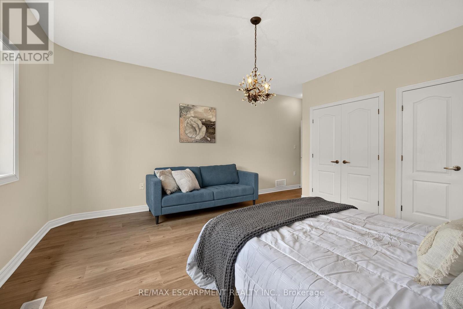 14 Ecker Lane, Hamilton, ON