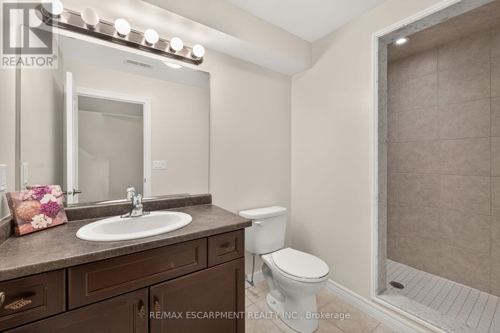 14 Ecker Lane, Hamilton, ON