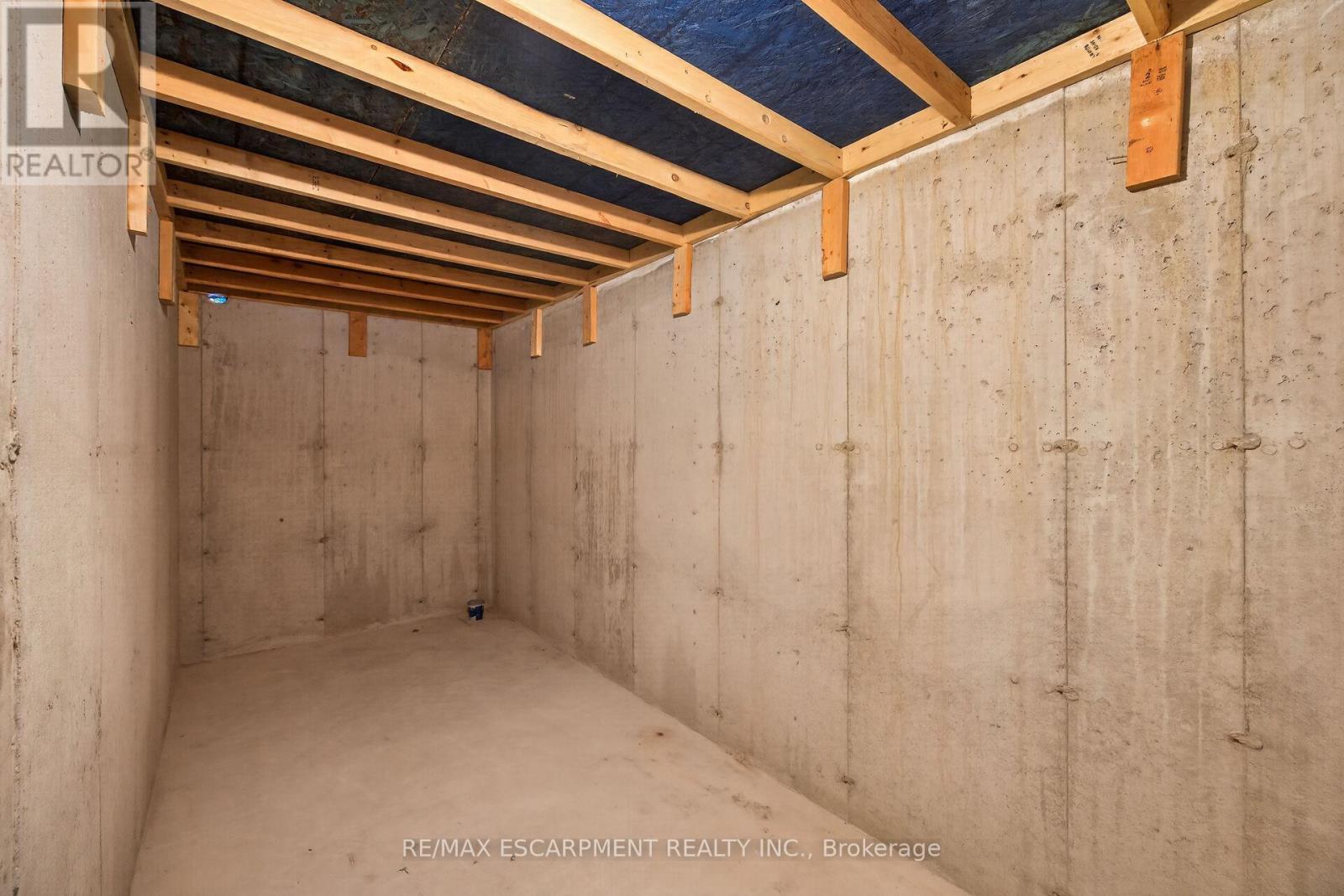 14 Ecker Lane, Hamilton, ON
