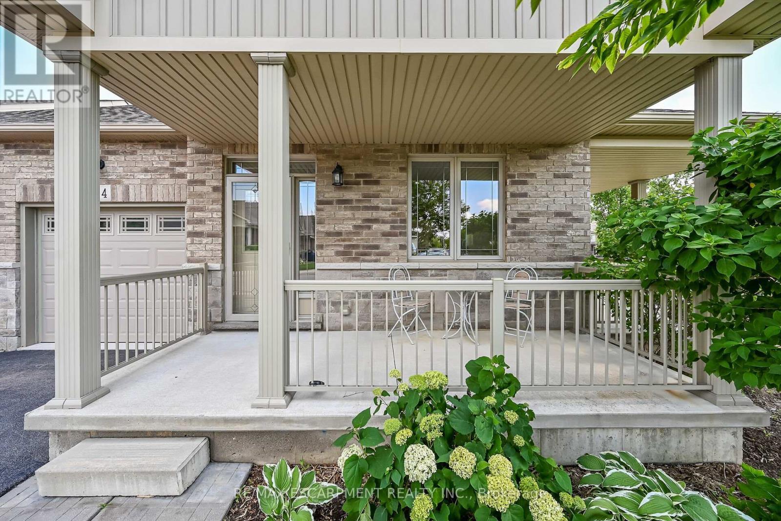 14 Ecker Lane, Hamilton, ON