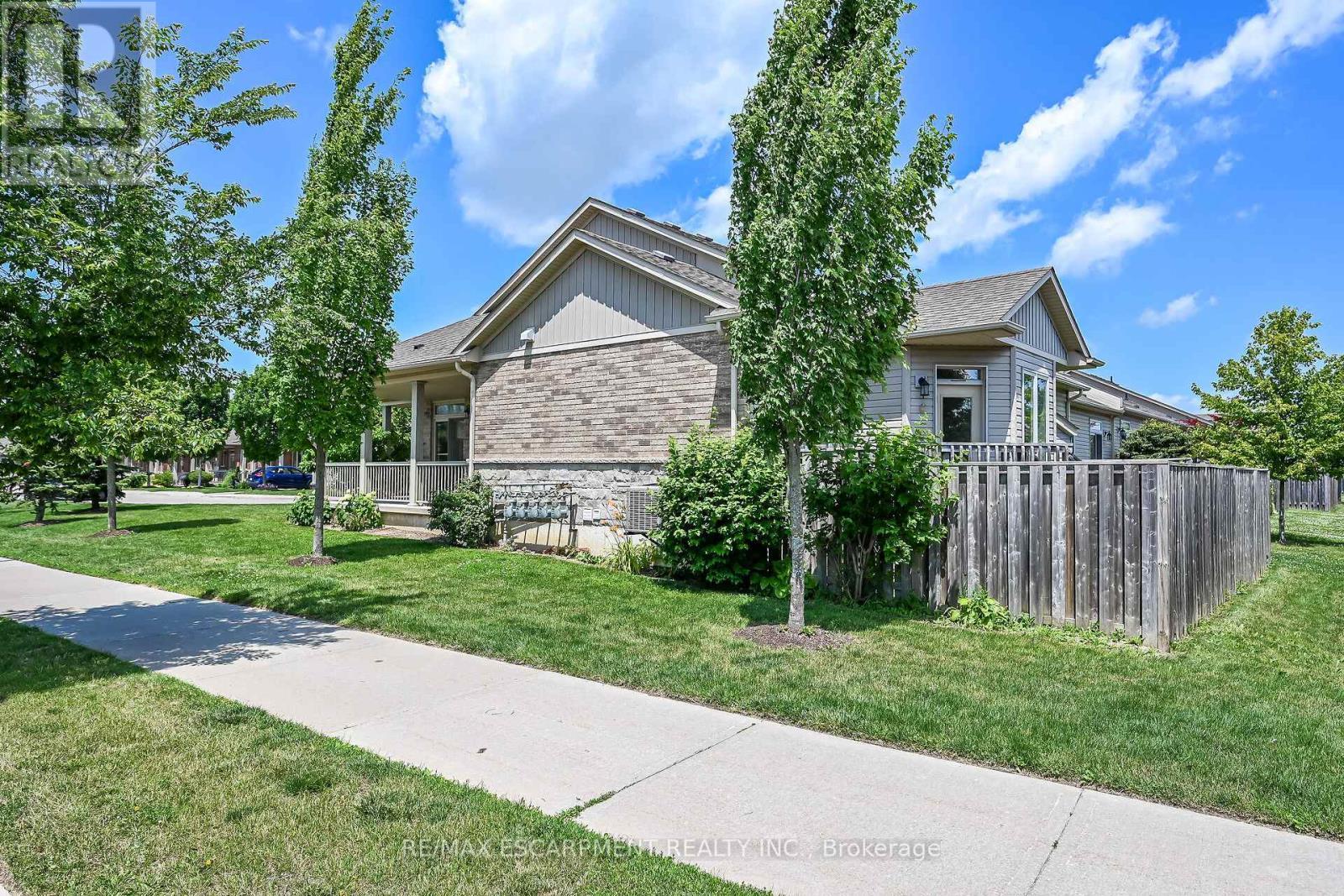 14 Ecker Lane, Hamilton, ON