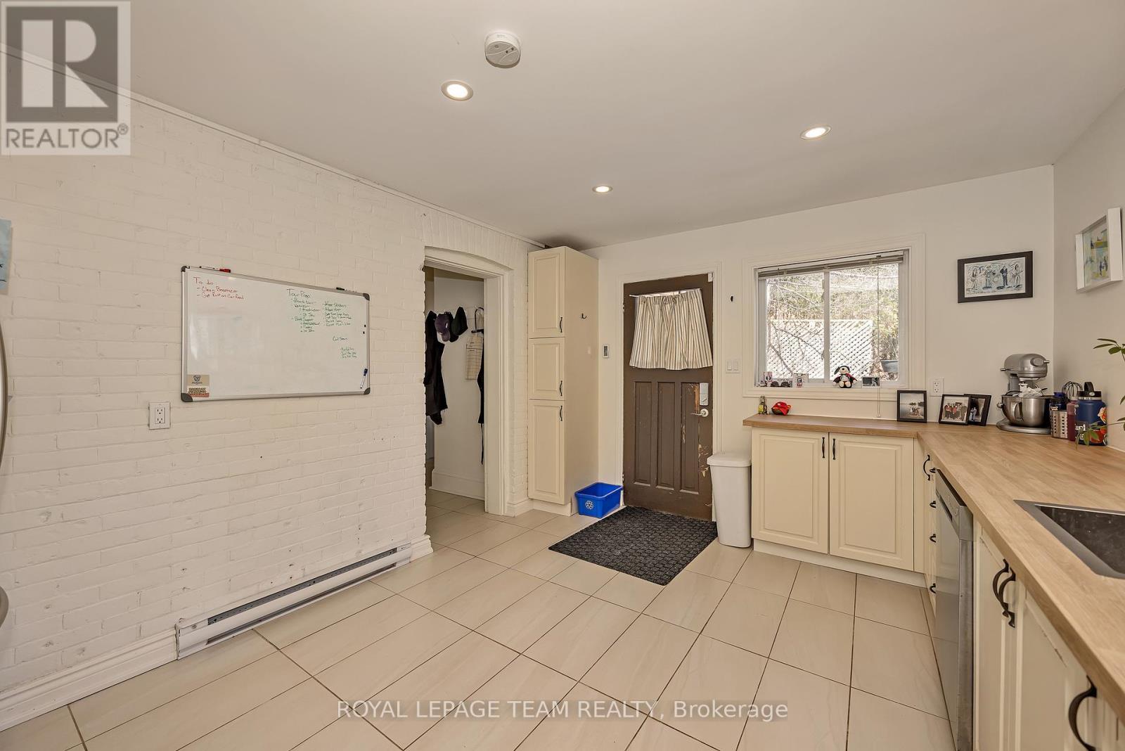 11 Sherbrooke Avenue, Ottawa, ON