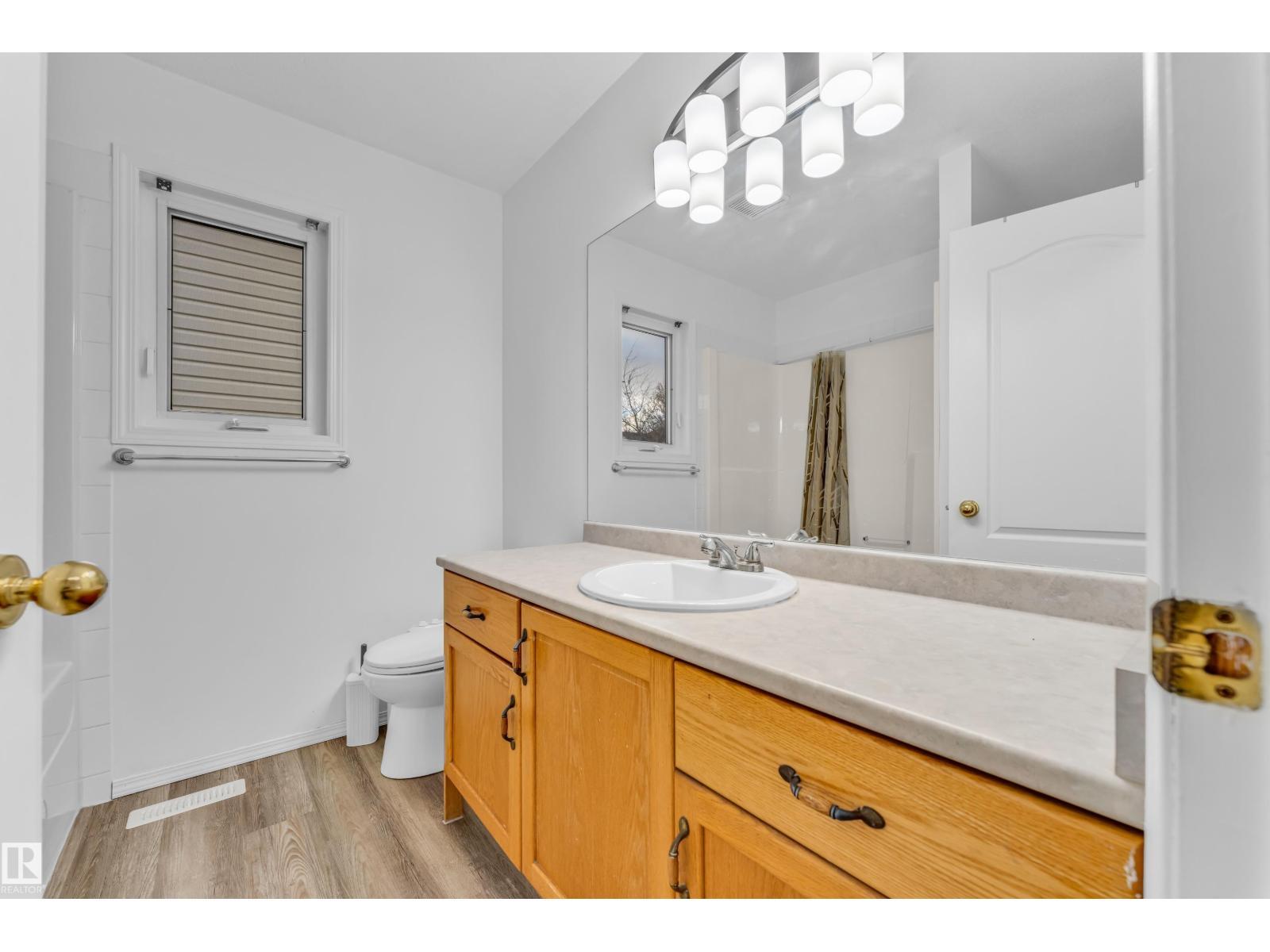 4103 37A Av Nw, Edmonton, AB