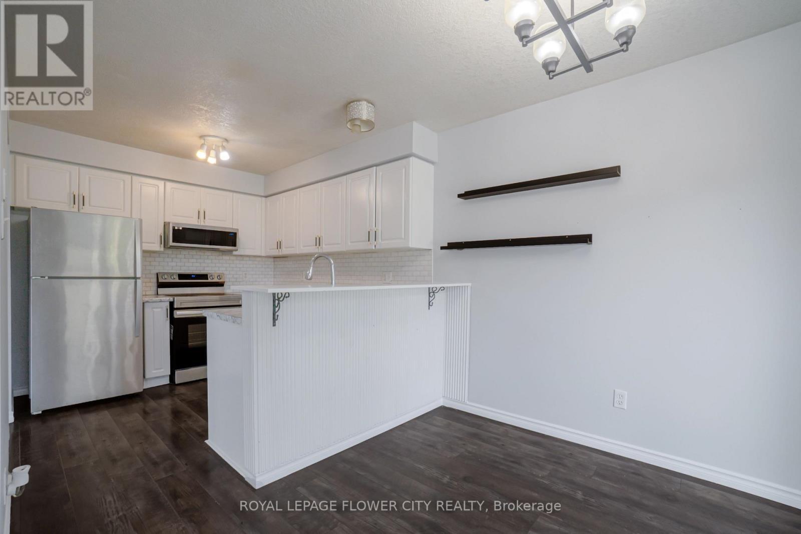 99 Windflower Drive, Kitchener, ON - Indoor Photo Showing Kitchen
