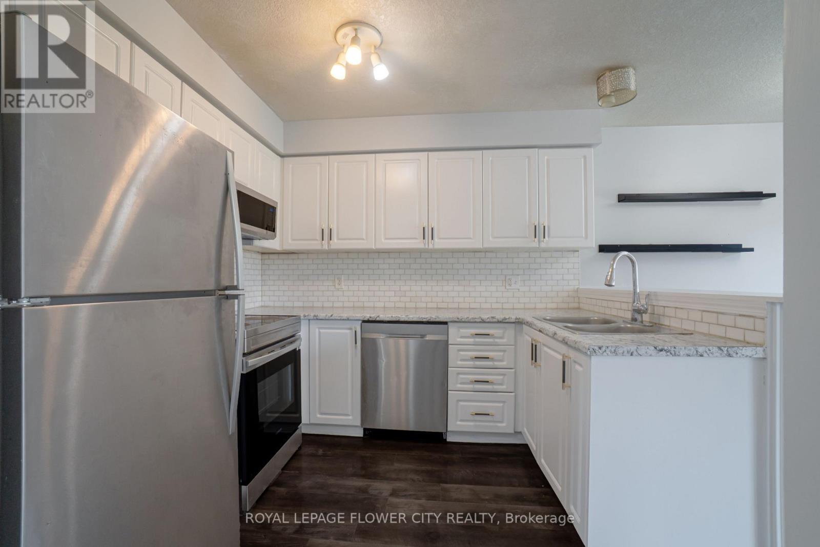 99 Windflower Drive, Kitchener, ON - Indoor Photo Showing Kitchen With Upgraded Kitchen