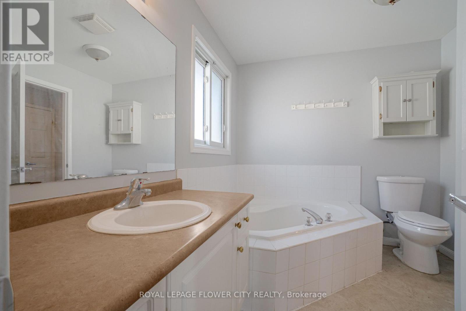 99 Windflower Drive, Kitchener, ON - Indoor Photo Showing Bathroom