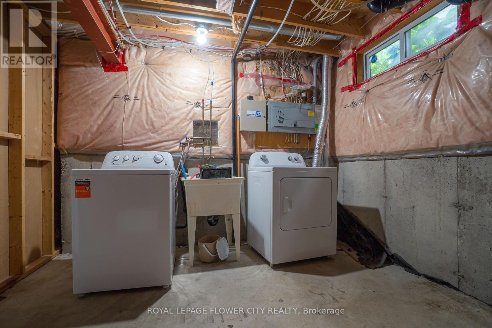 99 Windflower Drive, Kitchener, ON - Indoor Photo Showing Laundry Room