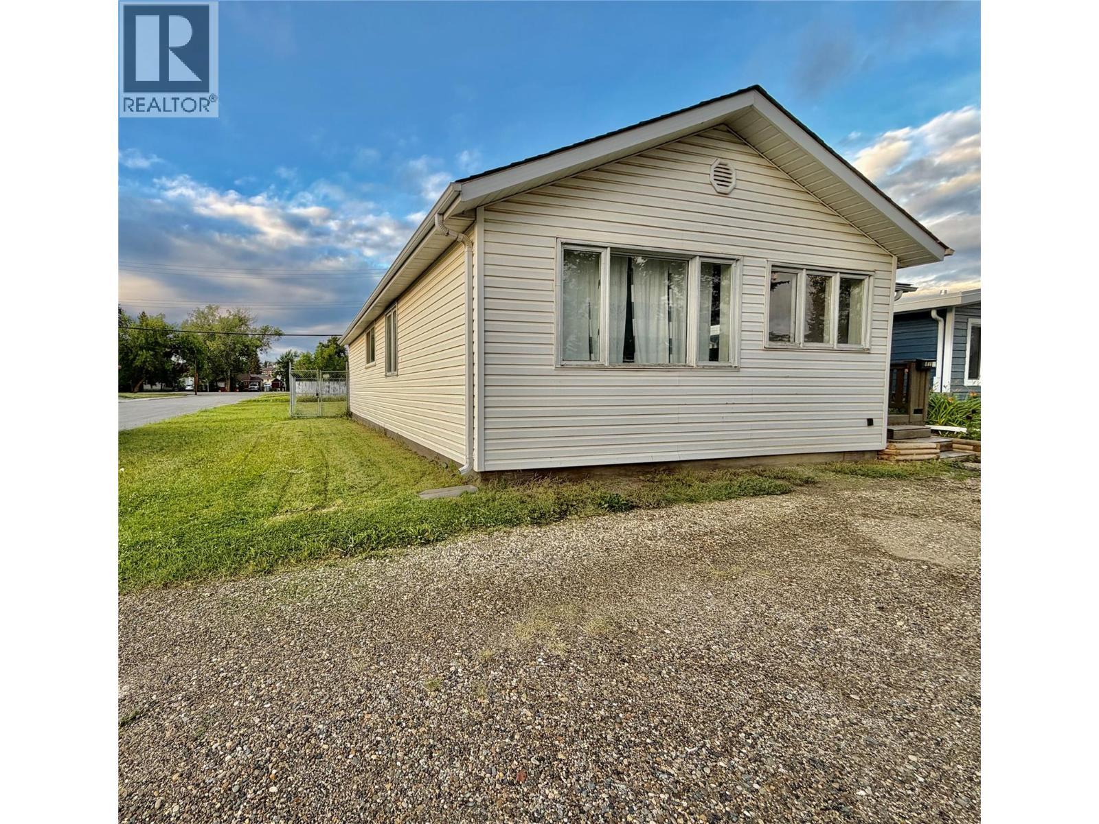 832 106 Avenue, Dawson Creek, BC - Outdoor