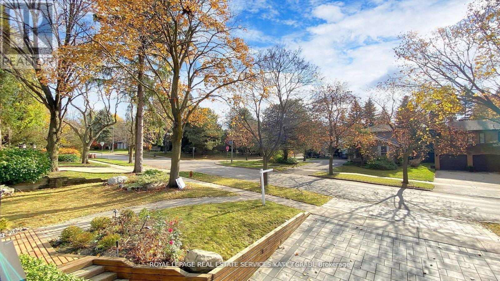 136 Denlow Boulevard, Toronto, ON