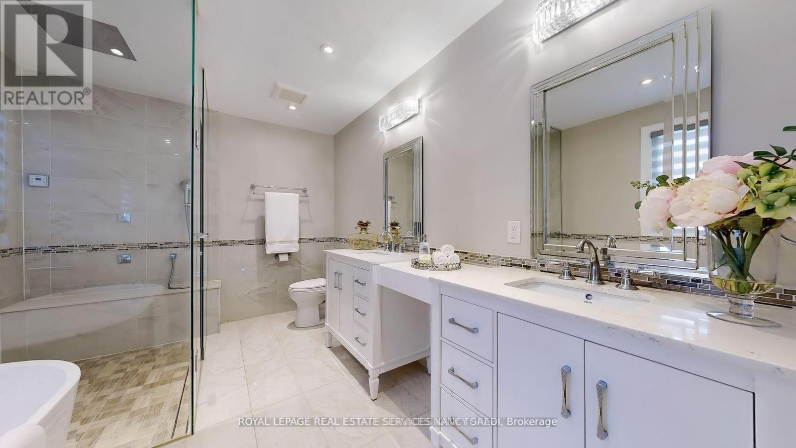 136 Denlow Boulevard, Toronto, ON