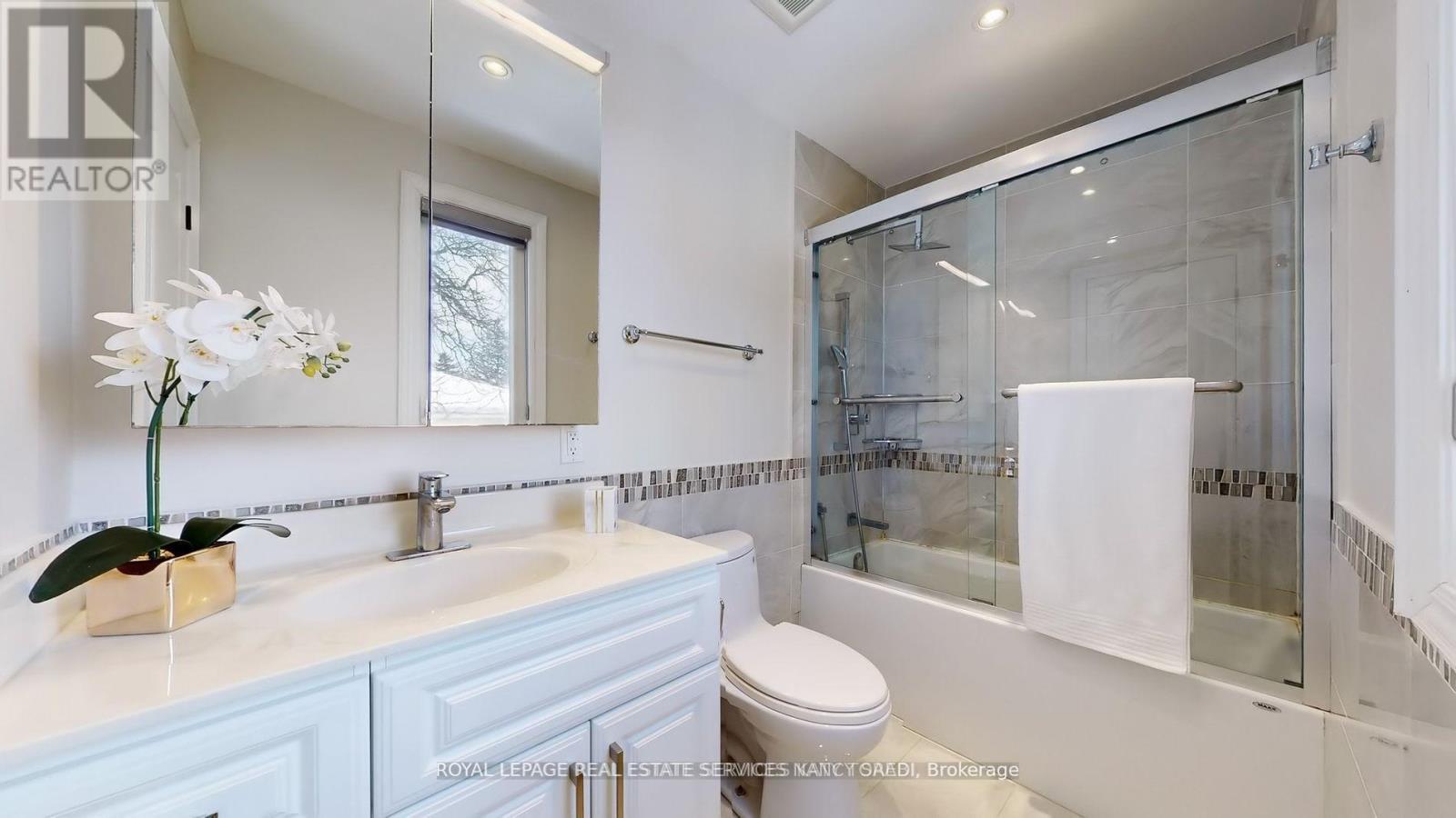 136 Denlow Boulevard, Toronto, ON