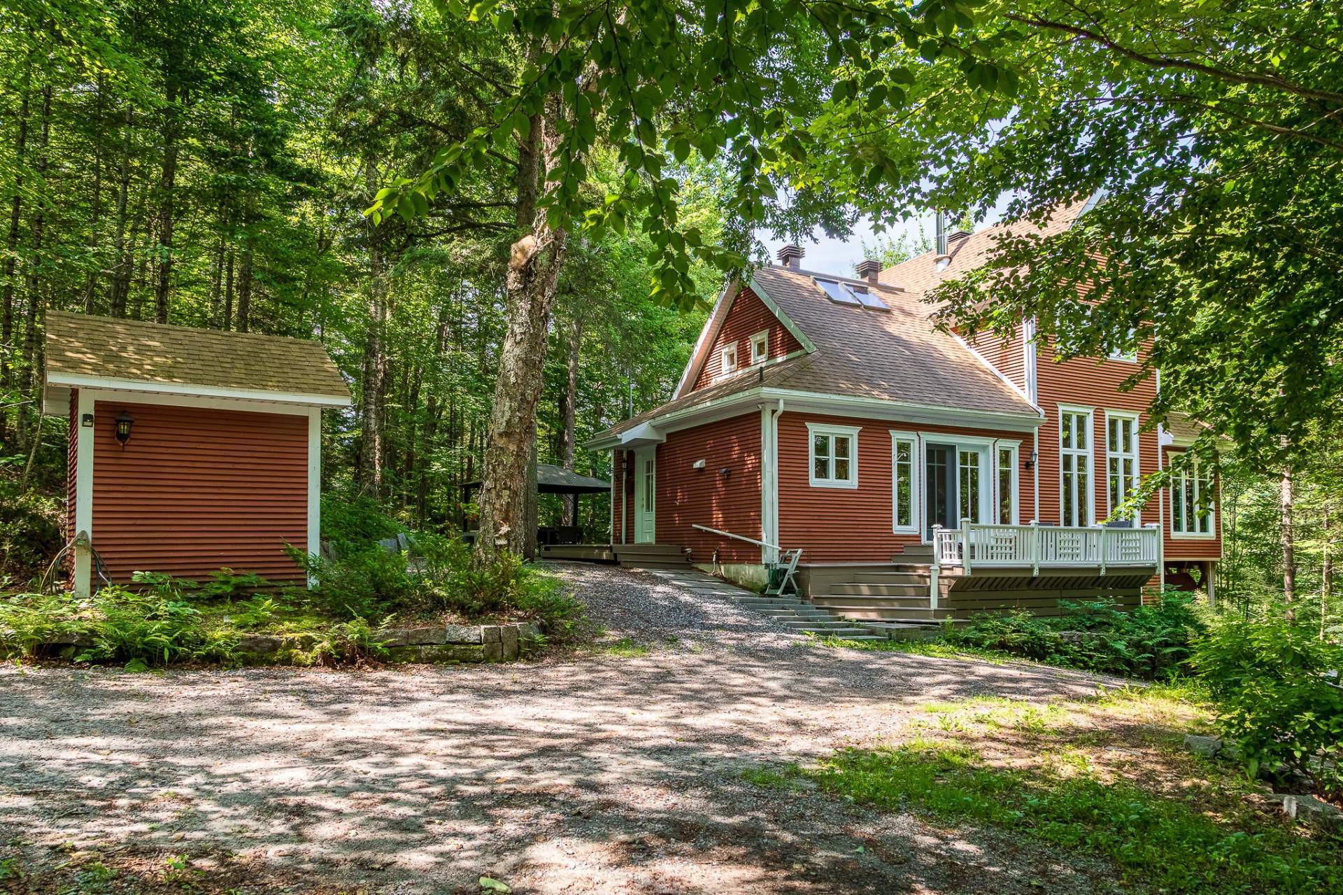 Façade - 435 Ch. Du Tangara, Lac-Aux-Sables, QC