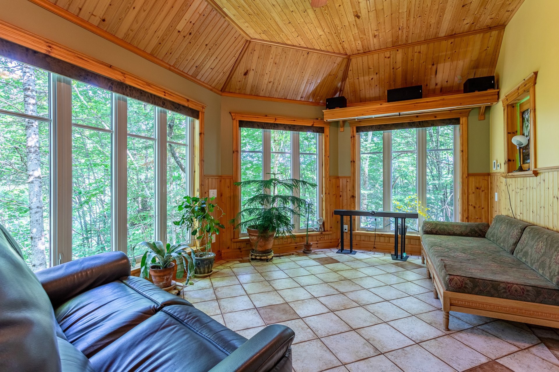 Solarium/Verrière - 435 Ch. Du Tangara, Lac-Aux-Sables, QC