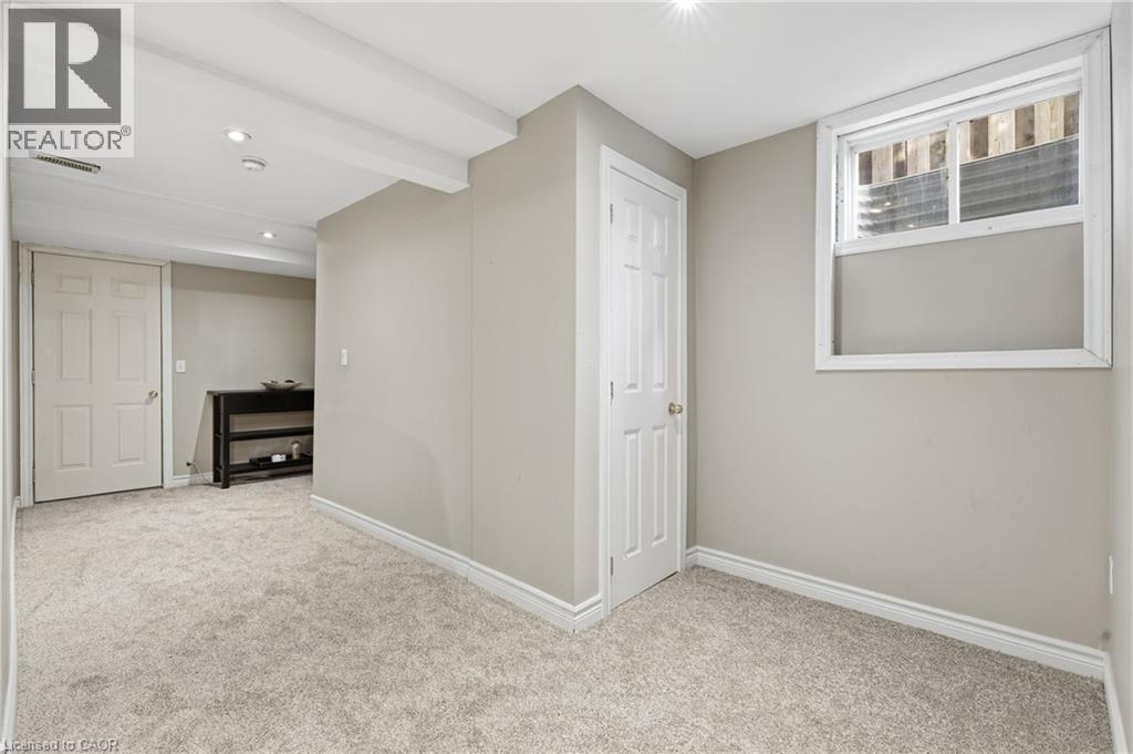 128 Houghton Street, Cambridge, ON - Indoor Photo Showing Other Room