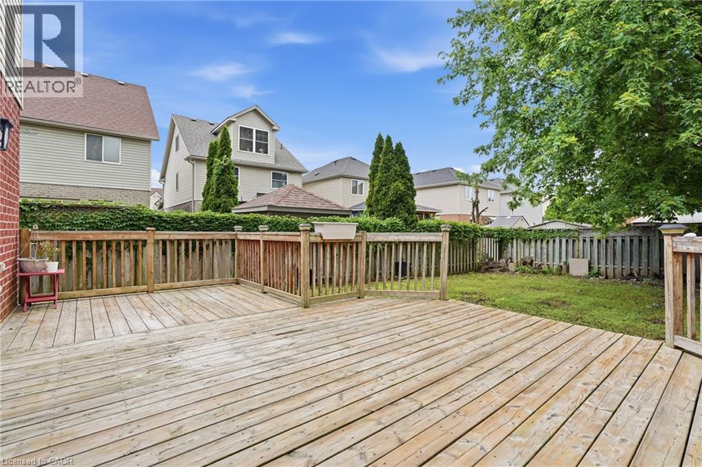 Expansive wood deck with a perimeter railing - 128 Houghton Street, Cambridge, ON - Outdoor With Deck Patio Veranda