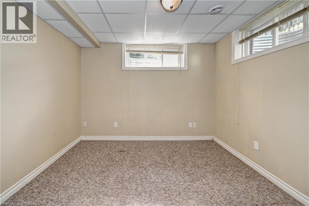 Finished room with textured carpet flooring and neutral wall paint - 760 Paris Boulevard, Waterloo, ON