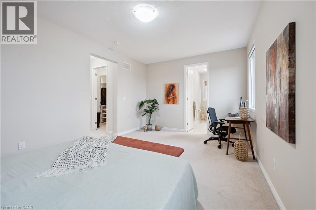 Neutral-toned walls and plush carpeting throughout - 87 Ridge Road, Cambridge, ON