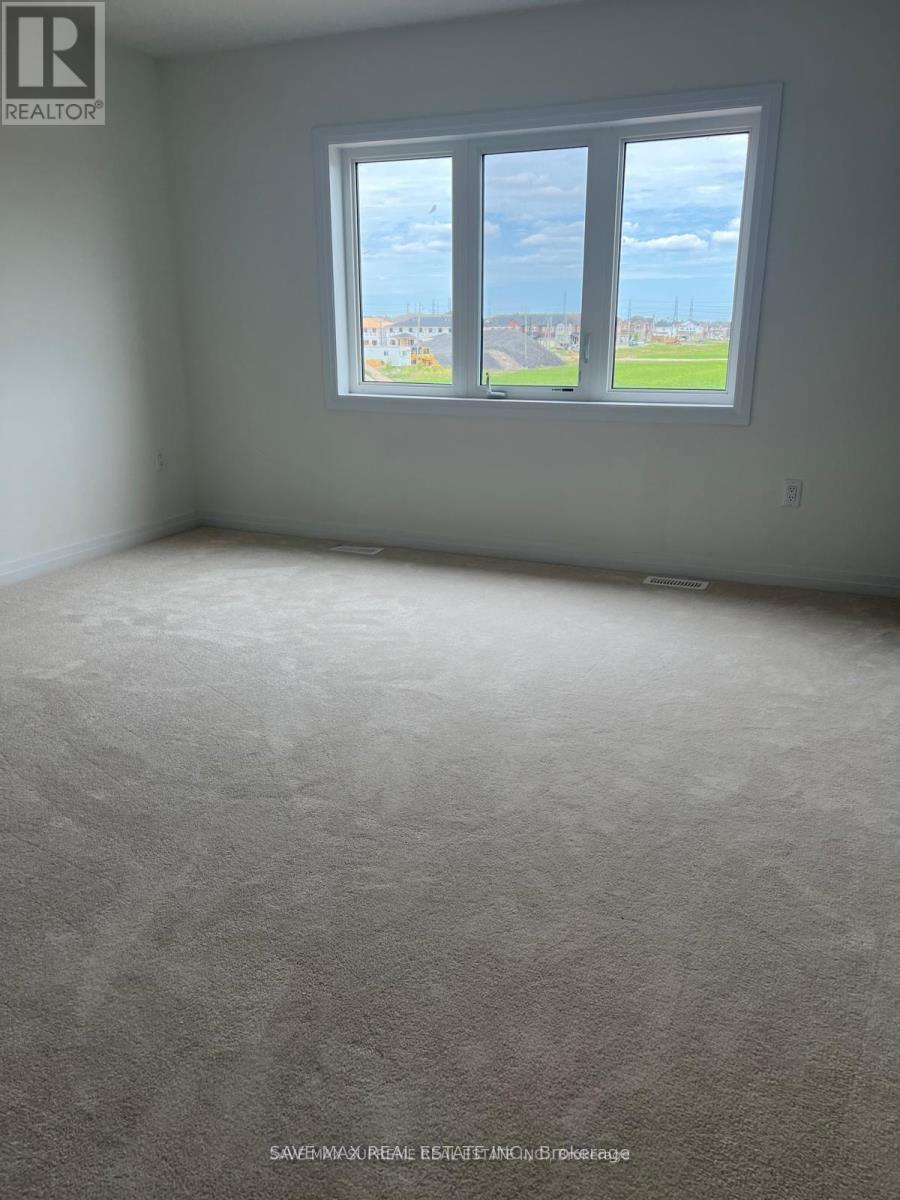 96 Selection Heights, Thorold, ON - Indoor Photo Showing Other Room