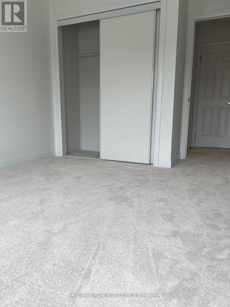 96 Selection Heights, Thorold, ON - Indoor Photo Showing Other Room