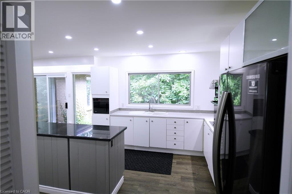 560 Crane Court, Burlington, ON
